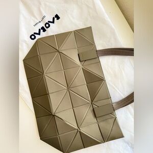 Issey Miyake Geometric Tote Bag - Olive